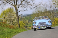 Celkovými vítězi byli manželé Vítkovi s vozem MGA z roku 1958