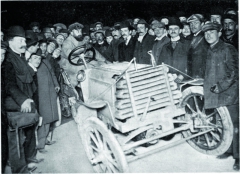 V roce 1902 vedl René de Knyff po prvních dvou etapách třetí ročník závodu o Gordon-Benettův pohár.