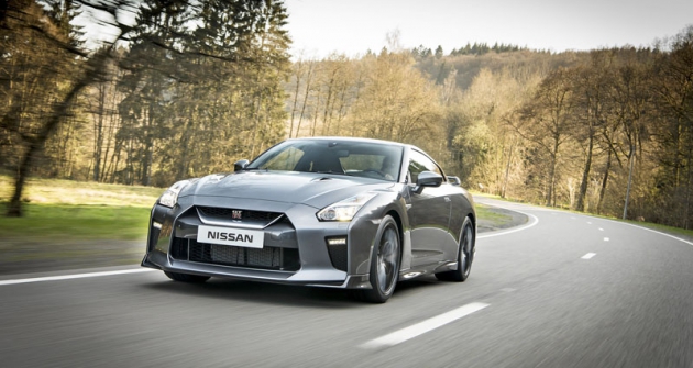 Nissan GT-R dostal nově řešenou příď s větším nasávacím otvorem, nové světlomety a například i zesílený rám čelního okna Nissan GT-R dostal nově řešenou příď s větším nasávacím otvorem, nové světlomety a například i zesílený rám čelního okna