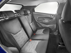 Ford Ka+ chce oslovit především prostorným, jednoduchým, ale již v základu dobře vybaveným interiérem