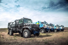 Trambusy Kamaz 43269 a kapoťák Kamaz 43509 připraveny přijmout startovní čísla rallye Zoloto Kagana 2016.