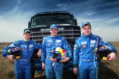 Posádka prvního kamazáckého kapoťáku s českým motorem Gyrtech: zleva - Jevgenij Jakovlev, Vladimír Rybakov a Edouard Nikolajev.