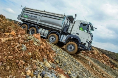 Volvo Trucks je celosvetovo prvým výrobcom nákladných vozidiel, ktorý ponúka automatický pohon všetkých kolies pre stavebné vozidlá.