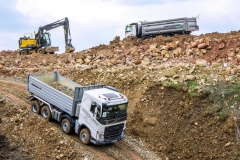 Okrem výrazne nižšieho odporu riadenia na nízkych rýchlostiach jazdy sa volant systému riadenia Volvo Dynamic Steering po dosiahnutí krajnej pozície automaticky vracia do neutrálnej polohy pre jazdu v priamom smere.