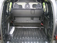 peugeot - Po „zabalení“ druhé řady sedadel a posunutí přepážky získáte nákladový prostor o objemu přes 3 m3