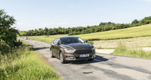 Ford Mondeo Vignale vyniká komfortním a bezpečným překonáváním dlouhých vzdáleností