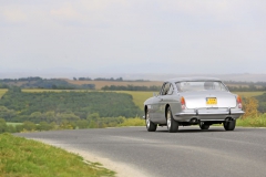 Někdo jízdní vlastnosti GTE vyzdvihuje, jiný haní. Těžko posoudit. Každopádně motor je u čtyřmístného GTE proti běžnému 250 GT posunut směrem vpřed