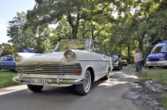 Opel Rekord P II vznikal na začátku 60. let a pohon mu zajišťovaly čtyřválce 1,5 a 1,7 litru. Na snímku dvoudveřový sedan