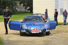 Jedním partnerů, kteří podpořili letošní soutěž, byla i společnost Engine Prague. Její zástupci do závodu vyrazili s krásnou Alpine A110 z roku 1971