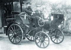 Parní vůz Serpollet z roku 1891 určený pro „čokoládového“ magnáta Gastona Meniera.