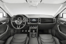 Přístrojová deska je přehledná a přináší do interiéru vozů Škoda nový styl. Posádce dává pocit robustnosti, očekávaný od vozu SUV. Vpředu je nad sedáky 1020 mm a šířka ve výšce loktů činí 1527 mm