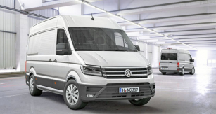 Nový VW Crafter se liniemi čelní partie řadí vedle nového Transporteru, ale také se hlásí k designu modelu Passat