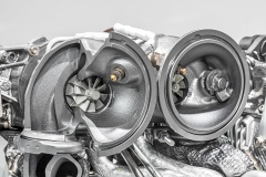 Dvojice dvoukomorových turbodmychadel motoru 4.0 V8 (Panamera Turbo) o výkonu 404 kW (550 k) při 5750 až 6000 min-1