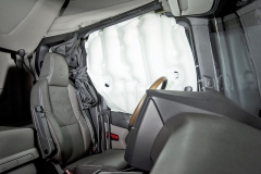 Scania v ­Hannoveru představila záclonové aribagy pro tahače, jež by měly výrazně omezit riziko zranění posádky při převrácení kamionu