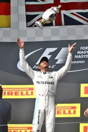 Lewis Hamilton si vše vynahradil v závodě, na Hungaroringu letos zvítězil popáté!
