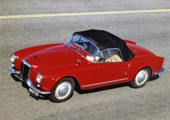 Lancia Aurelia B24 Spider s motorem 2,5 l V6 a převodovkou vzadu v bloku s rozvodovkou (1954 – 1958)