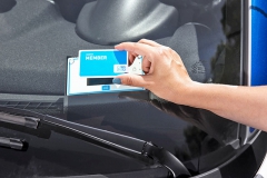 Pro přístup do sdílených automobilů se často využívají čipové karty přikládané ke čtečce za čelním sklem. V budoucnu je mají nahradit chytré mobilní telefony