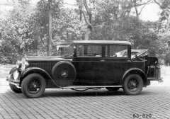 Impozantní šestimístný landaulet Škoda 645 na dlouhém šasi z roku 1930