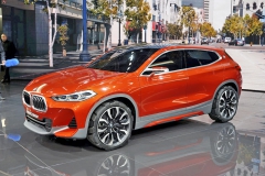 BMW Concept X2. Předznamenání sportovně laděného kompaktního crossoveru s profilem připomínajícím kupé a výraznými stylistickými prvky (zvláště řešení přídě nevyžaduje dalších komentářů). Technické údaje neuvedeny