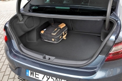Objem zavazadlového prostoru činí 550 l, jeho přístupnost odpovídá možnostem tříprostorových karoserií