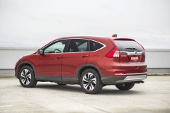 S délkou 4578 mm se Honda CR-V řadí ke spíše větším vozům segmentu středních SUV. CR-V se prodává ve stejné podobě v Japonsku, USA, ale i v Evropě