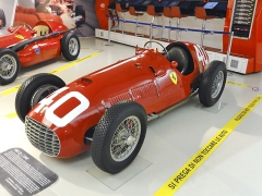 Ferrari 166 F2 bylo v roce 1948 předobrazem pozdějších dvanáctiválců F1, Raymond Sommer s ním zvítězil na okruhu ve Florencii