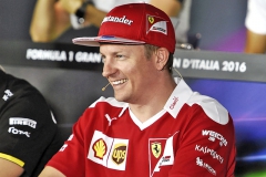 Kimi Räikkönen se vrátil k Ferrari, pro značku už dobyl titul mistra světa v posledním závodě sezony 2007