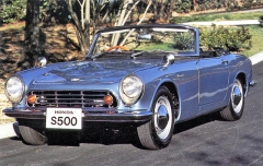 Honda S500 s řetězovým pohonem zadní nápravy se představila v říjnu 1963