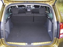 Dacia - Základní objem zavazadlového prostoru je 0,4 m3, po sklopení druhé řady sedadel až 1,6 m3