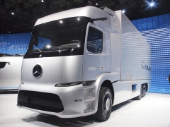 Futuristický automobil Mercedes-Benz eTruck Urban pro rozvoz zboží po městě