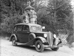 Praga Alfa ročníku 1936 na snímku pořízeném nedaleko zámku Konopiště