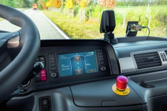 Displej zobrazuje aktuální stav všech systémů. Senzory mapují aktivitu vozidla tzv. „z pohledu řidiče“.