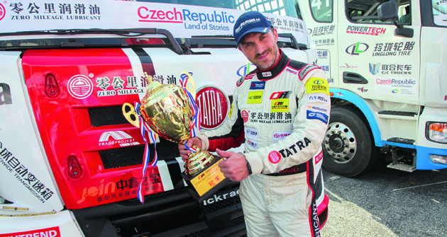 David Vršecký je jediný závodní jezdec na světě, který se může pochlubit kombinací mistrovských titulů z Evropy a Číny. Tatra je jedinou značkou na světě, na jejímž kontě je totéž!