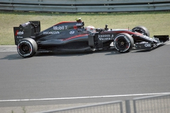 Jenson Button (McLaren MP4-30) získal týmu v sezoně 2015 první mistrovské body