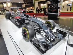 McLaren MP4-31 Honda byl také poutačem stánku japonské automobilky na autosalonu Mondial de l’Automobile v Paříži