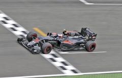 Jenson Button (McLaren MP4-31) v sezoně 2016 startoval naposledy, zůstává u McLarenu jako ambasador značky a třetí jezdec