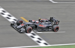 Jenson Button (McLaren MP4-31) v sezoně 2016 startoval naposledy, zůstává u McLarenu jako ambasador značky a třetí jezdec