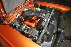Pohon zajišťuje jeden z prvních small-blocků Chevrolet V8 o objemu 4,6 litru s výkonem 188 koní