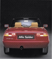 Finální vydání Spideru mělo průběžný pás zadních svítilen ve stylu Alfy 164.