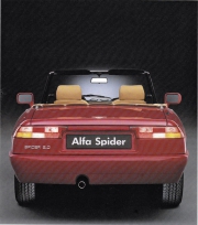 Finální vydání Spideru mělo průběžný pás zadních svítilen ve stylu Alfy 164.