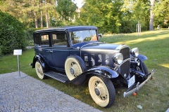 Chevrolet Confederate de Luxe (1932) s ka­roserií Fischer (šestiválec 3179 cm3, 37 k, 100 km/h)