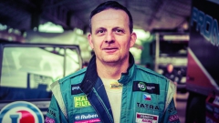 Ing. Tomáš Tomeček patří k tzv. dakarským tradicionalistům, soutěží proto v rámci klasické rallye Africa Eco Race.