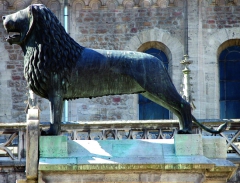 Lev z Braunschweigu má 880 kg a tloušťku stěny 12 mm.