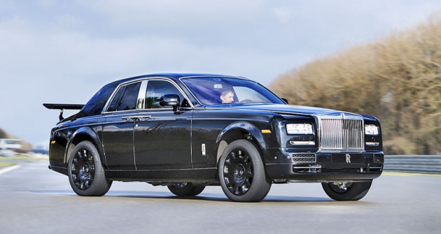 První vývojová „mula“ chystaného „terénního“ modelu Rolls-Royce, postavená na základě zkráceného typu Phantom (2015)