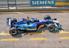 Nick Heidfeld (Sauber C22 Petronas) na okruhu v Imole (2003)