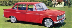 Hillman Super Minx se vyráběl v letech 1961 – 1967 jako luxusní verze Minxu s jinou přídí, a to jako sedan, kombi a dokonce kabriolet
