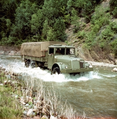 Plnepohonná, trojnápravová, ťažká Tatra 111 s originálnym vzduchom priamo chladeným motorom vlastnej konštrukcie, znamenala Tatra v roku 1942 jeden z najväčších míľnikov v novodobej histórii značky.