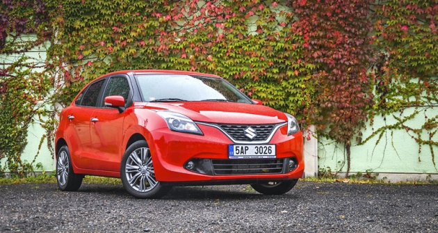 Přední část s originálně řešenou maskou chladiče nezapře asijské kořeny. Baleno má původ v Indii u divize Maruti Suzuki India Limited Přední část s originálně řešenou maskou chladiče nezapře asijské kořeny. Baleno má původ v Indii u divize Maruti Suzuki India Limited