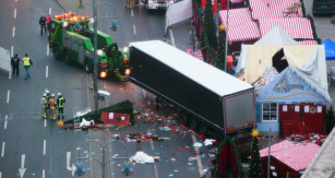 Vánoční trhy v Berlíně si na konci roku 2016 vybral další šílený terorista ke spáchání svého činu.