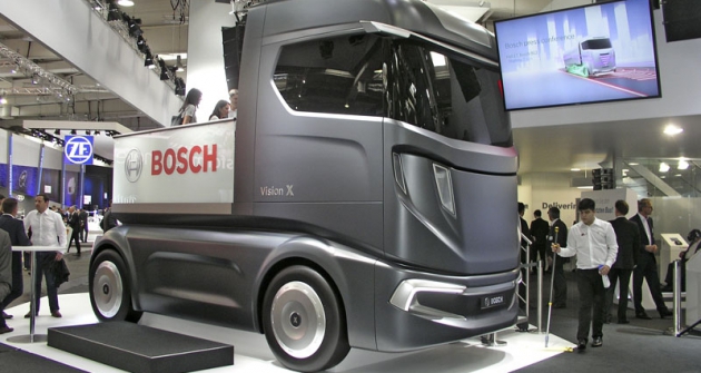 Bosch Vision X plný demonstračních novinek (např. energeticky méně náročný elektrohydraulický posilovač řízení pro těžké nákladní automobily)